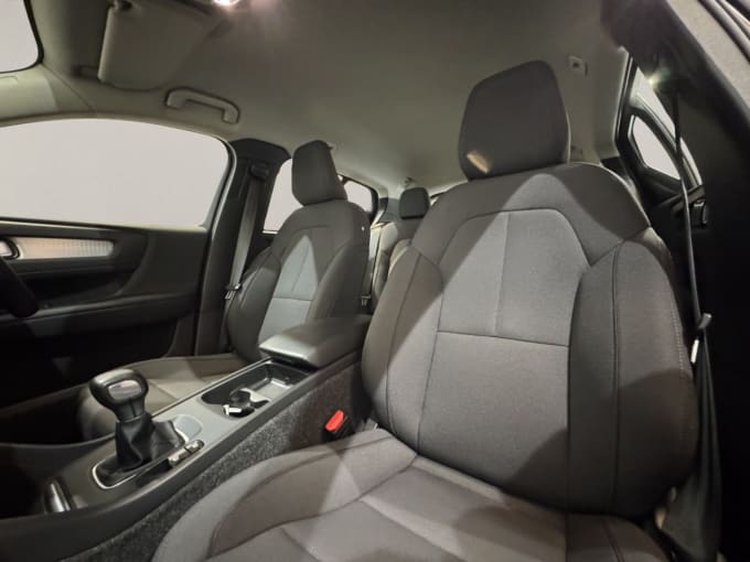 2025 Volvo Xc40