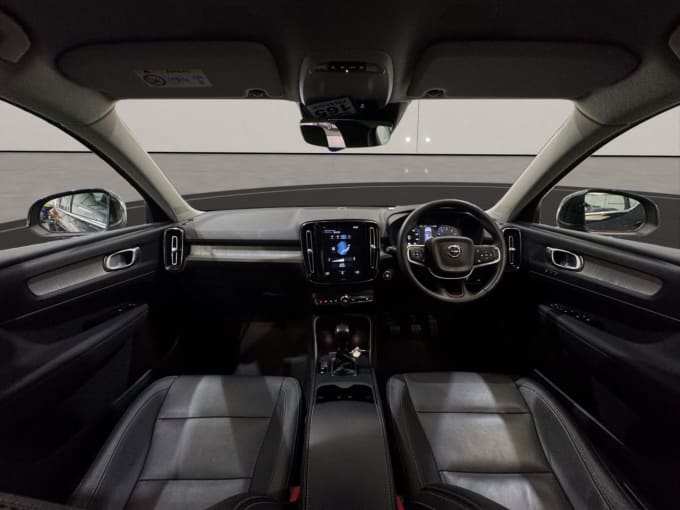 2025 Volvo Xc40