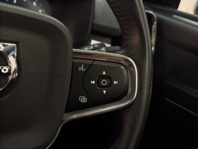 2025 Volvo Xc40