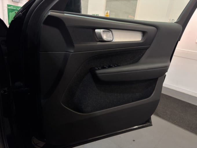 2025 Volvo Xc40