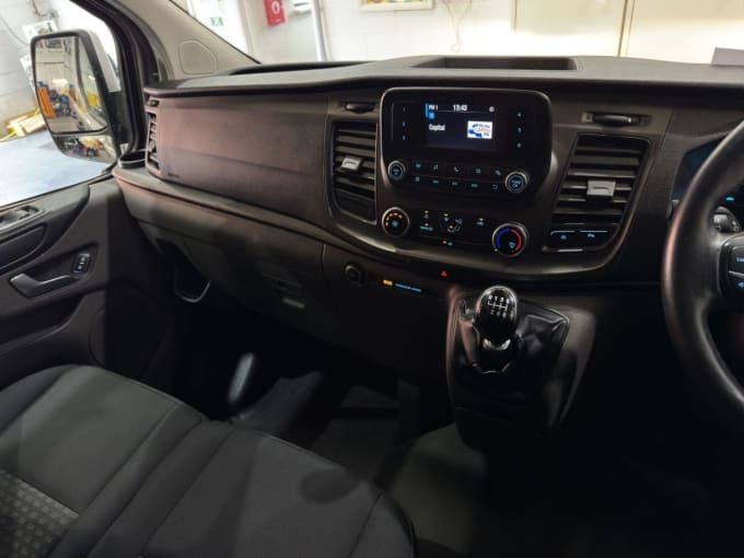 2025 Ford Transit Custom