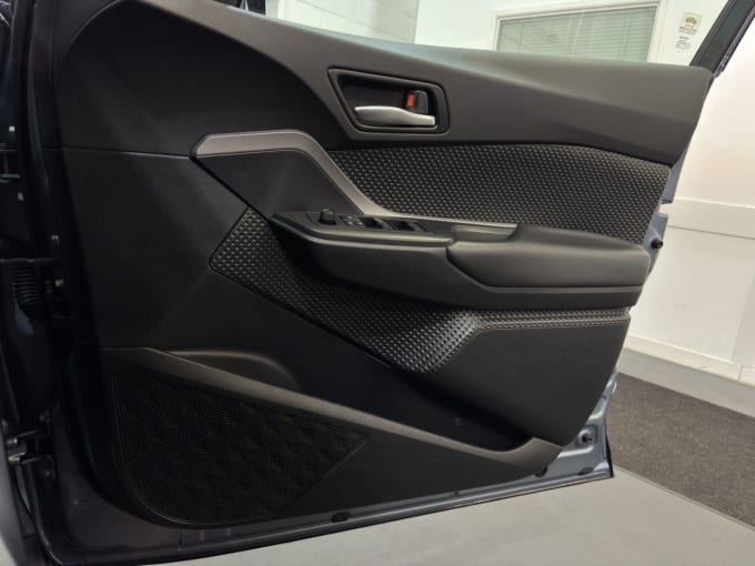 2025 Toyota C-hr