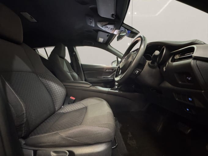 2025 Toyota C-hr