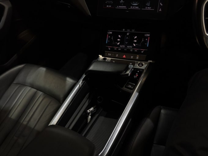2025 Audi E-tron