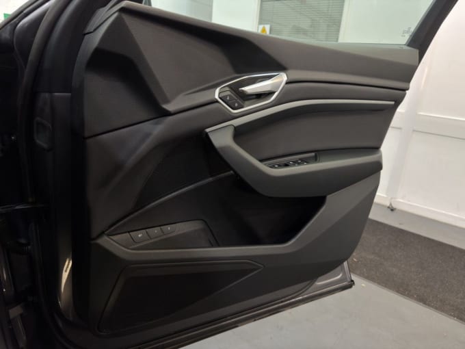 2025 Audi E-tron