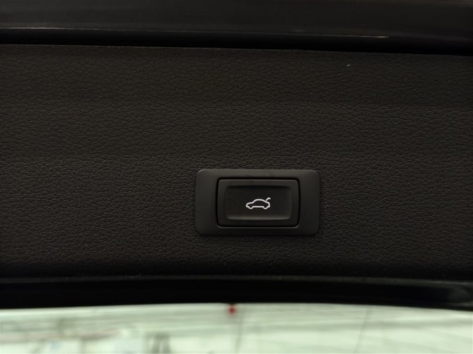 2025 Audi E-tron