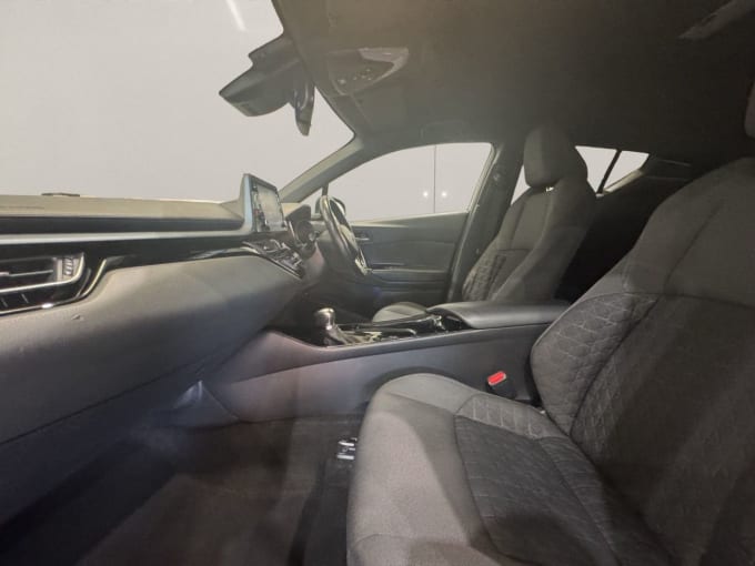 2025 Toyota C-hr