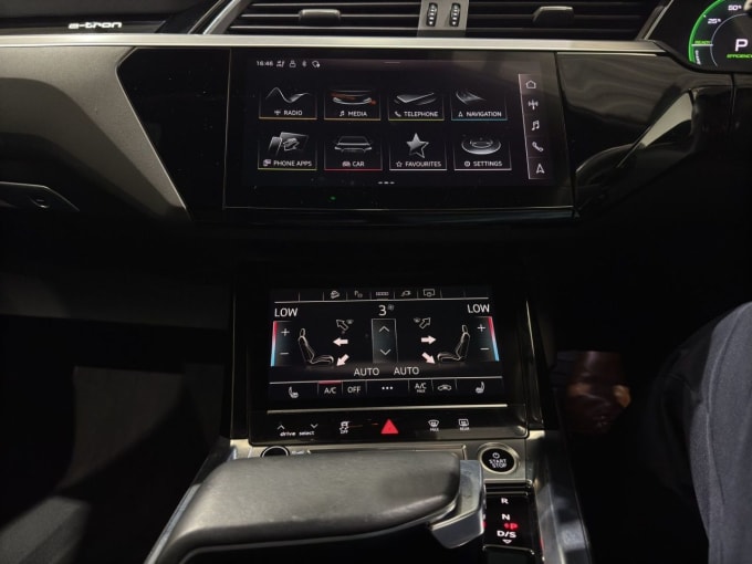 2025 Audi E-tron