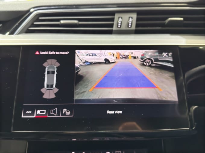 2025 Audi E-tron