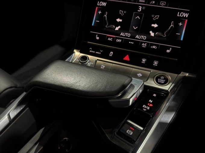 2025 Audi E-tron
