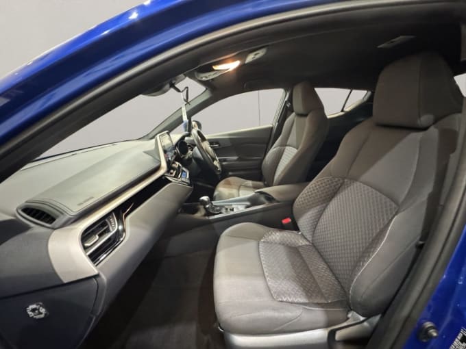 2025 Toyota C-hr