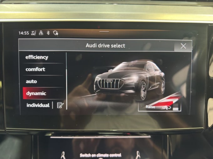 2025 Audi E-tron