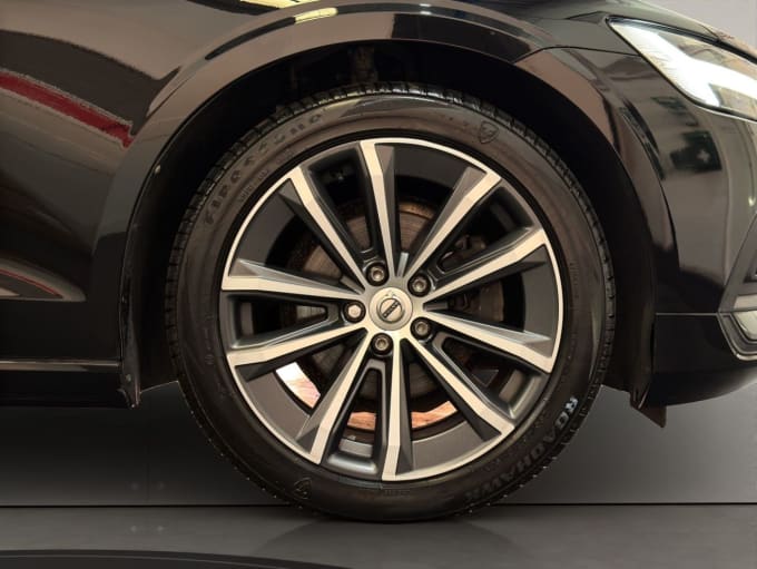 2025 Volvo V60