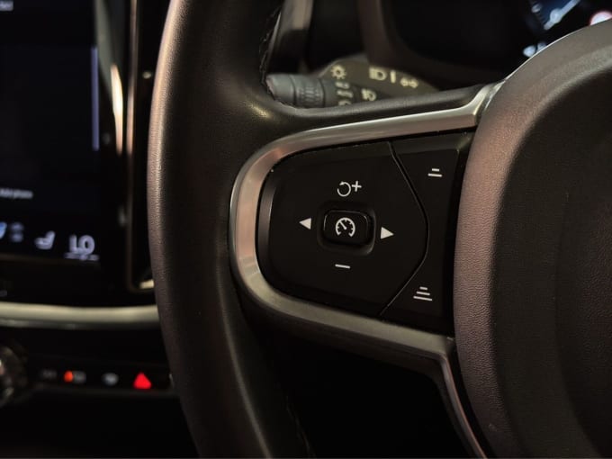2025 Volvo V60