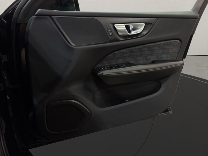 2025 Volvo V60