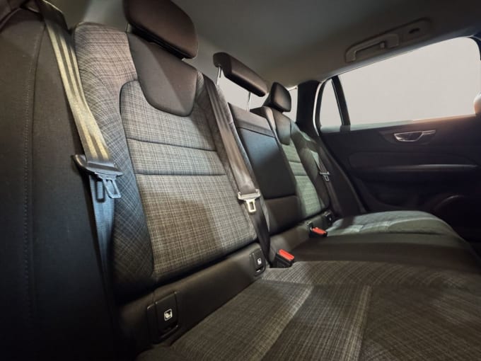 2025 Volvo V60