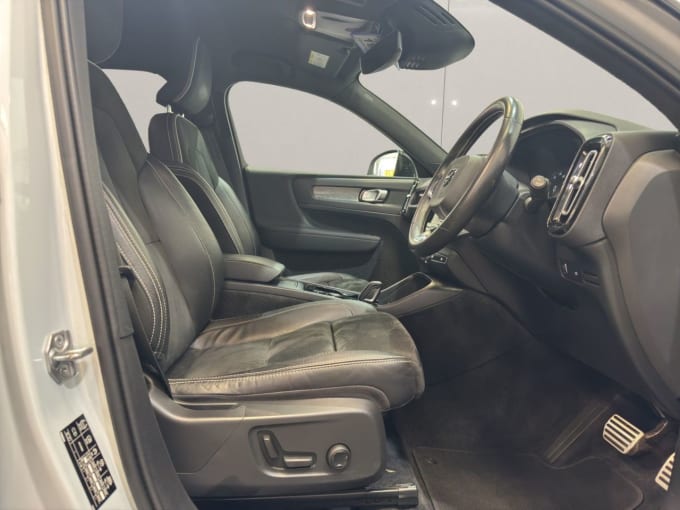 2025 Volvo Xc40