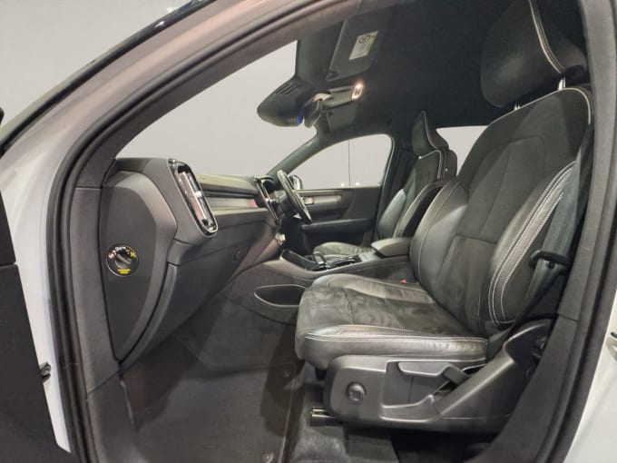 2025 Volvo Xc40