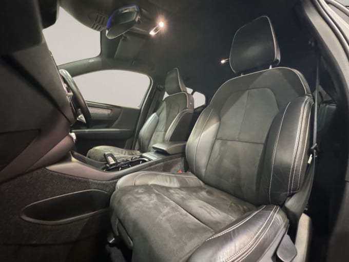 2025 Volvo Xc40