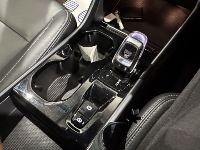 2025 Volvo Xc40