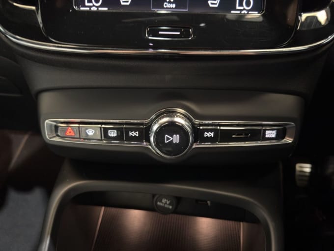 2025 Volvo Xc40