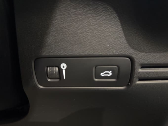 2025 Volvo Xc40
