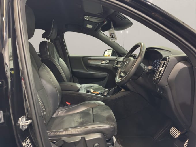 2025 Volvo Xc40
