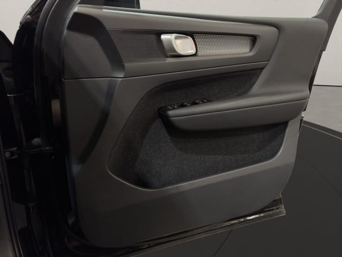 2025 Volvo Xc40
