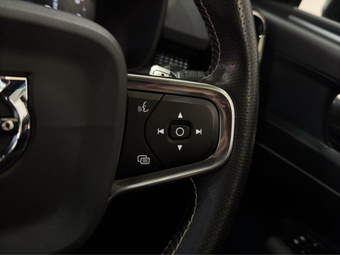 2025 Volvo Xc40