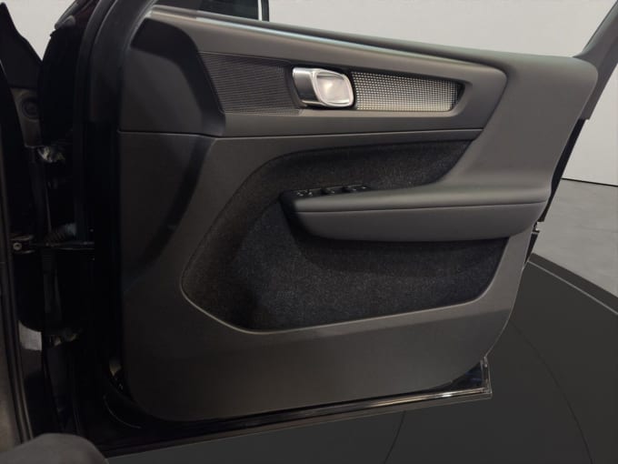 2025 Volvo Xc40