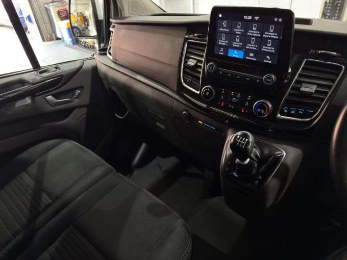 2025 Ford Transit Custom