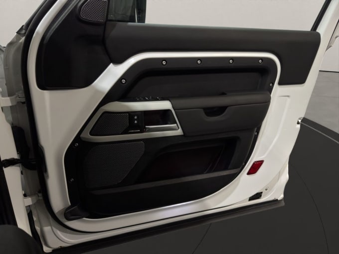 2025 Land Rover Defender