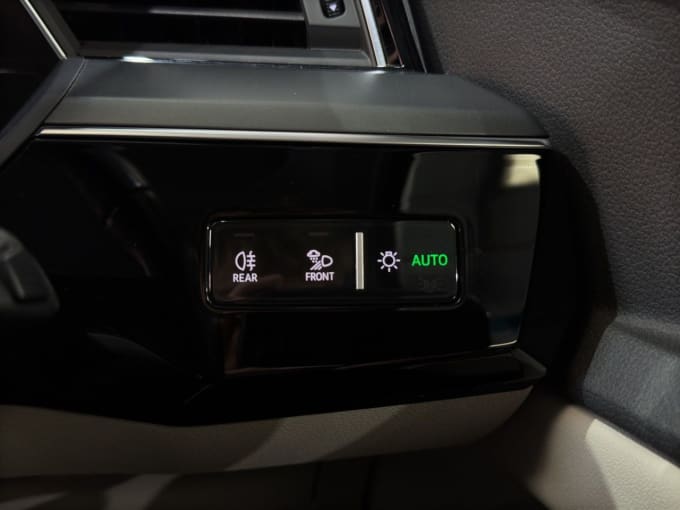 2025 Audi E-tron