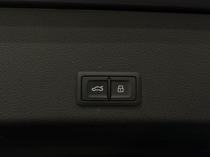 2025 Audi E-tron