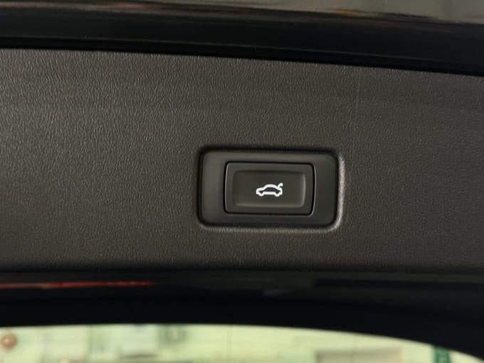2025 Audi Q4 E-tron