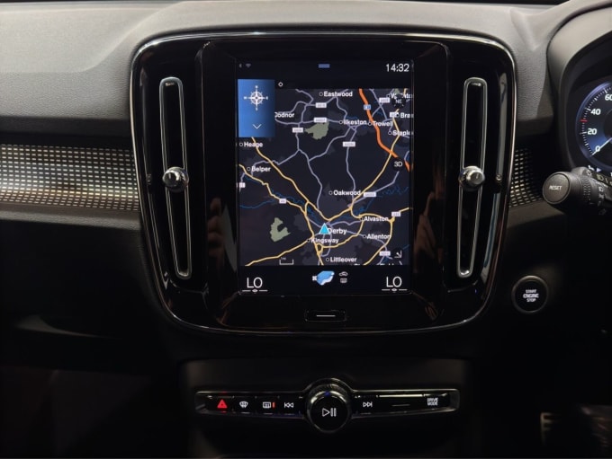 2025 Volvo Xc40