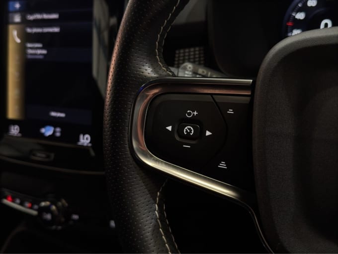 2025 Volvo Xc40