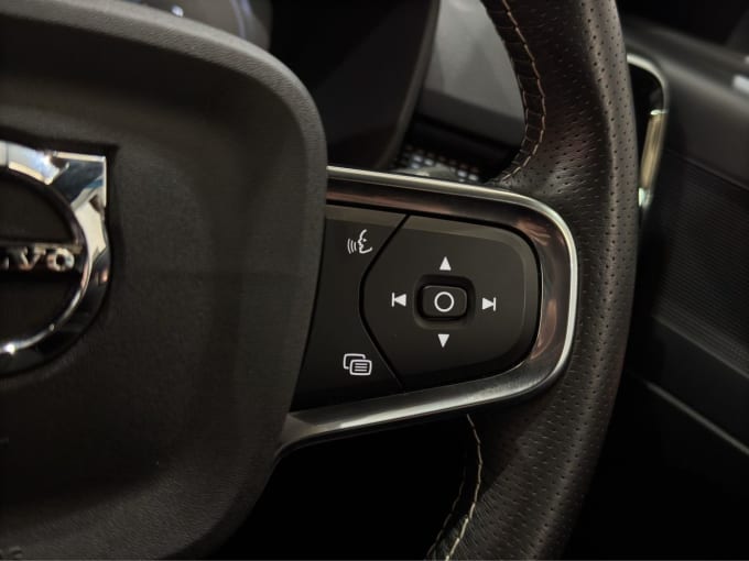 2025 Volvo Xc40