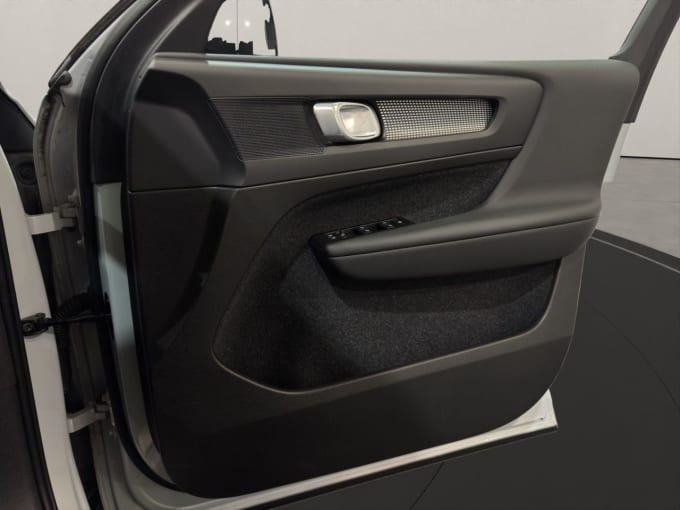 2025 Volvo Xc40