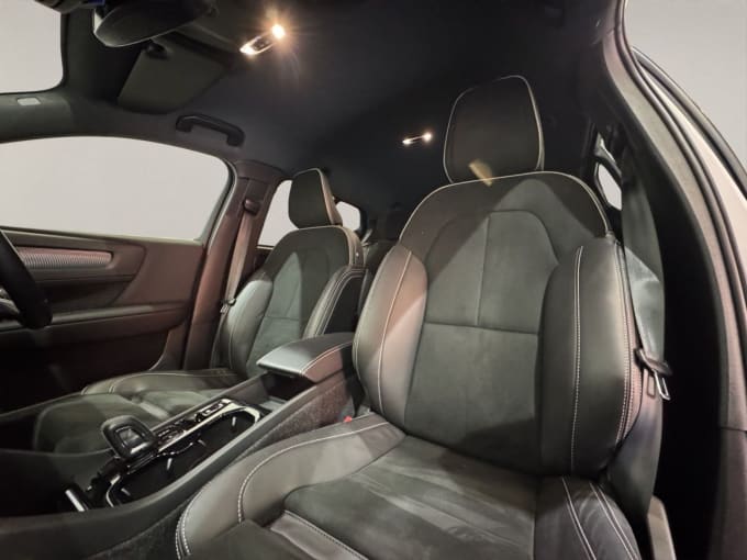 2025 Volvo Xc40