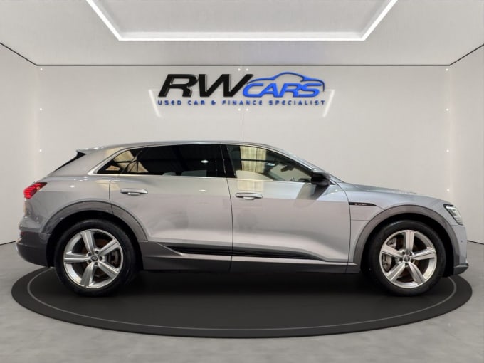 2025 Audi E-tron