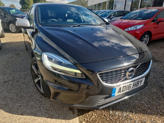 2024 Volvo V40