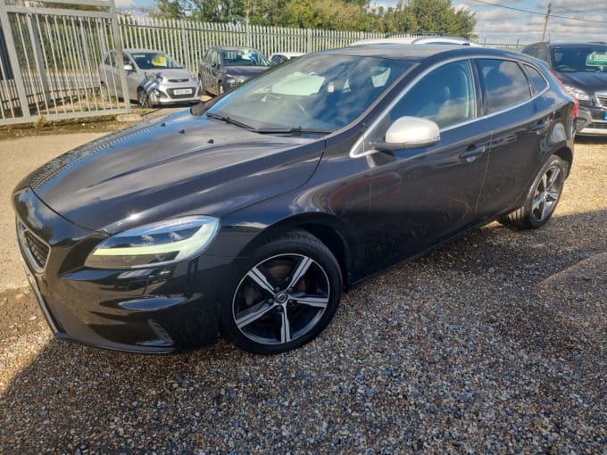 2024 Volvo V40