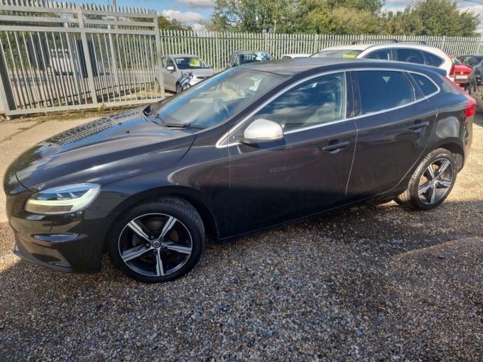 2024 Volvo V40