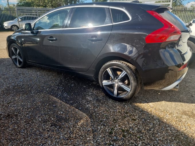 2024 Volvo V40