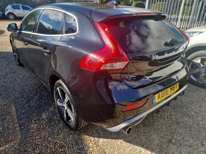 2024 Volvo V40