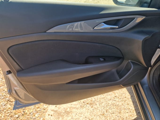 2025 Vauxhall Insignia