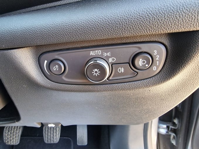 2025 Vauxhall Insignia