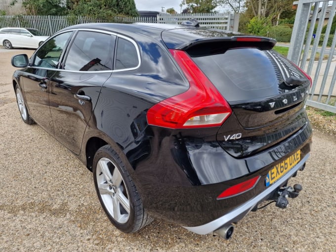 2025 Volvo V40