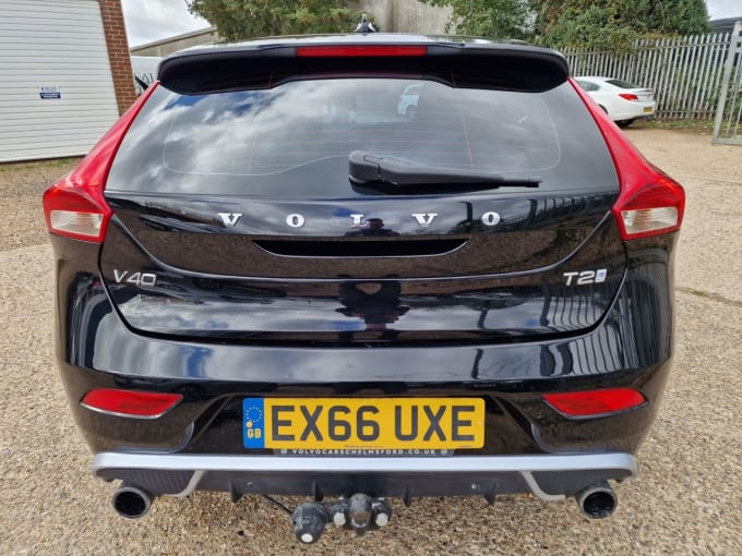 2025 Volvo V40